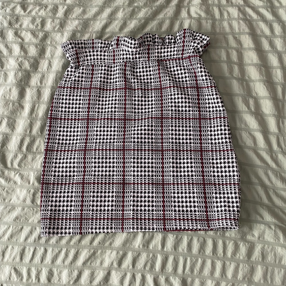 Black, white, and red fitted skirt